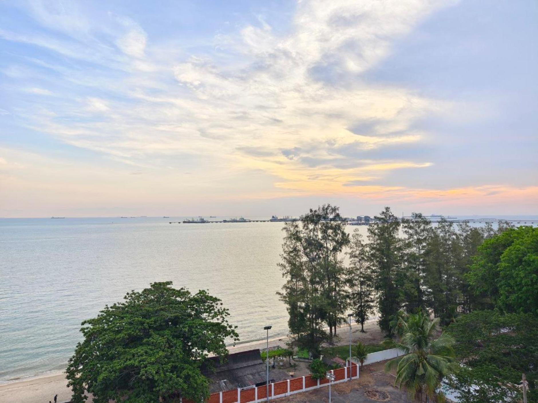 Mutiara Melaka Beach Resort By Glex Tangga Batu Экстерьер фото